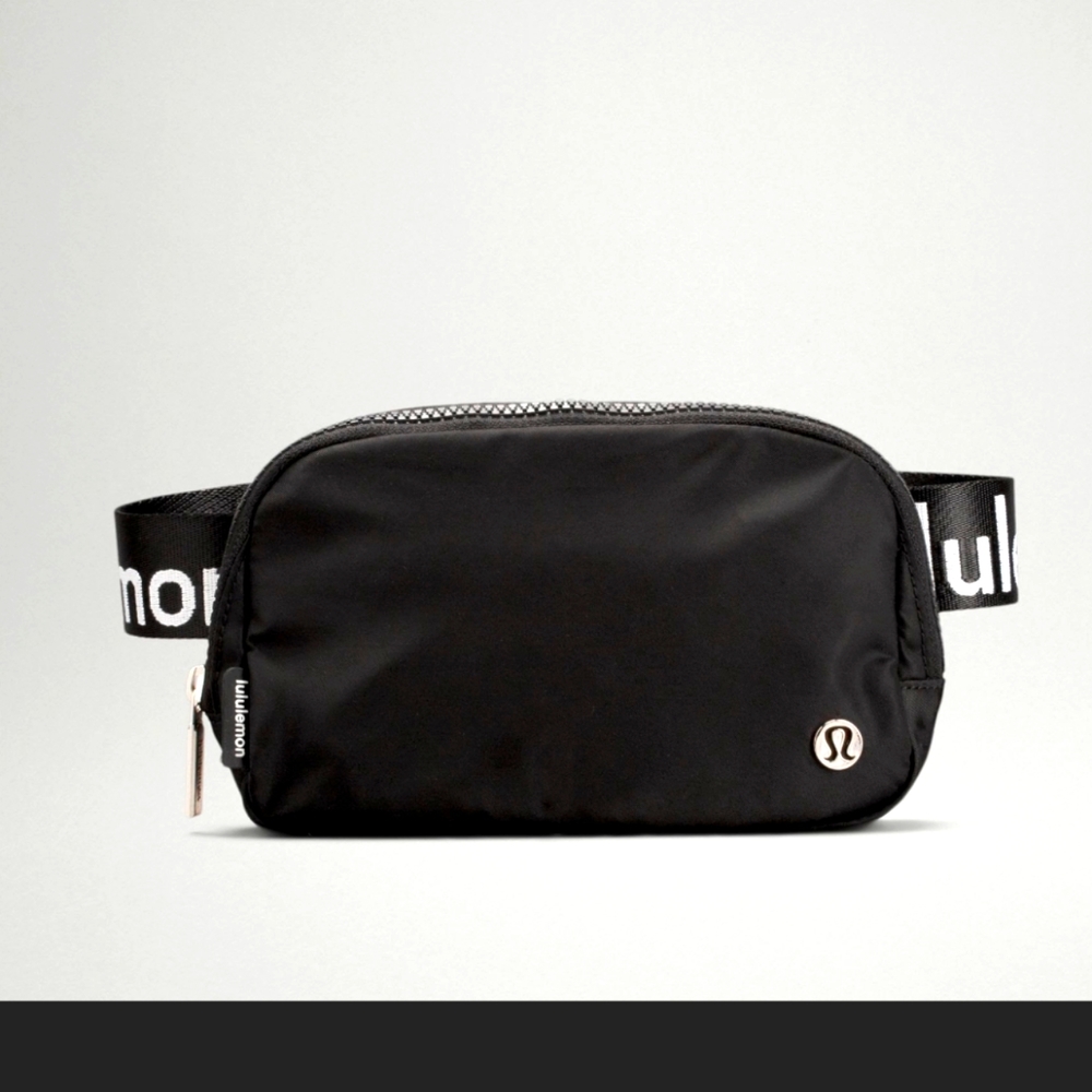 NWT Lululemon Everywhere Belt Bag